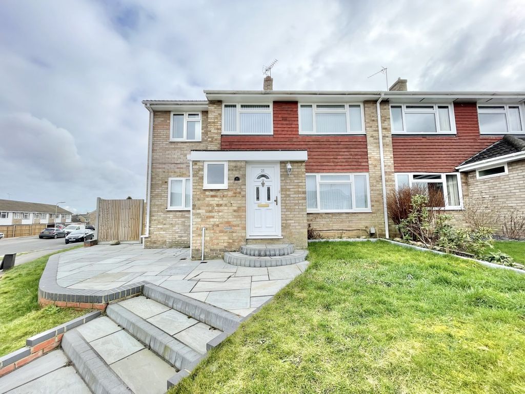 4 bed semidetached house for sale in Partridge Avenue, Yateley