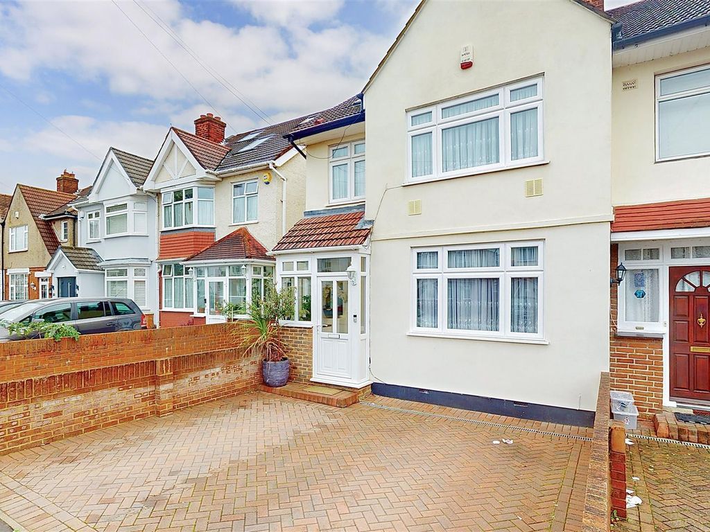 4 bed end terrace house for sale in Ellerdine Road, Hounslow TW3, £