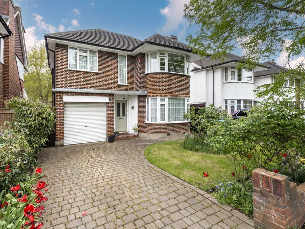 4 bed detached house for sale in Thistledene, Thames Ditton KT7 Zoopla