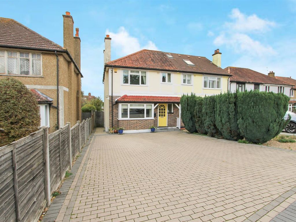 3 bed semidetached house for sale in Ridgemount Avenue, Chipstead