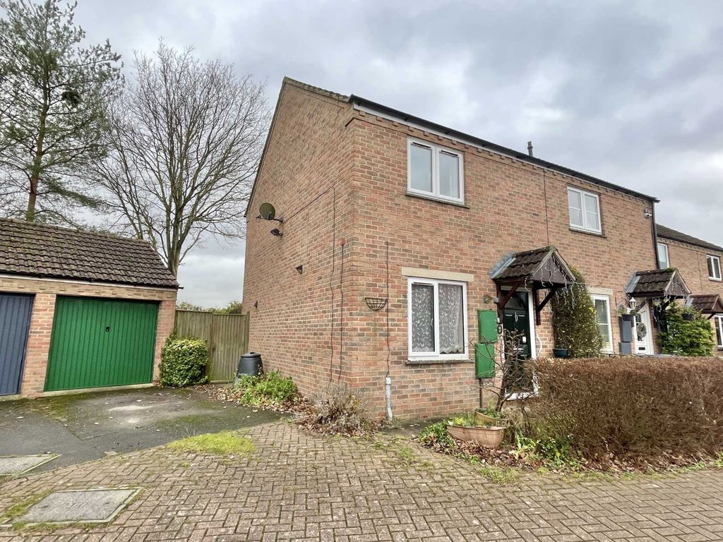 2 bed semidetached house for sale in St. Hildas Close, Didcot OX11, £