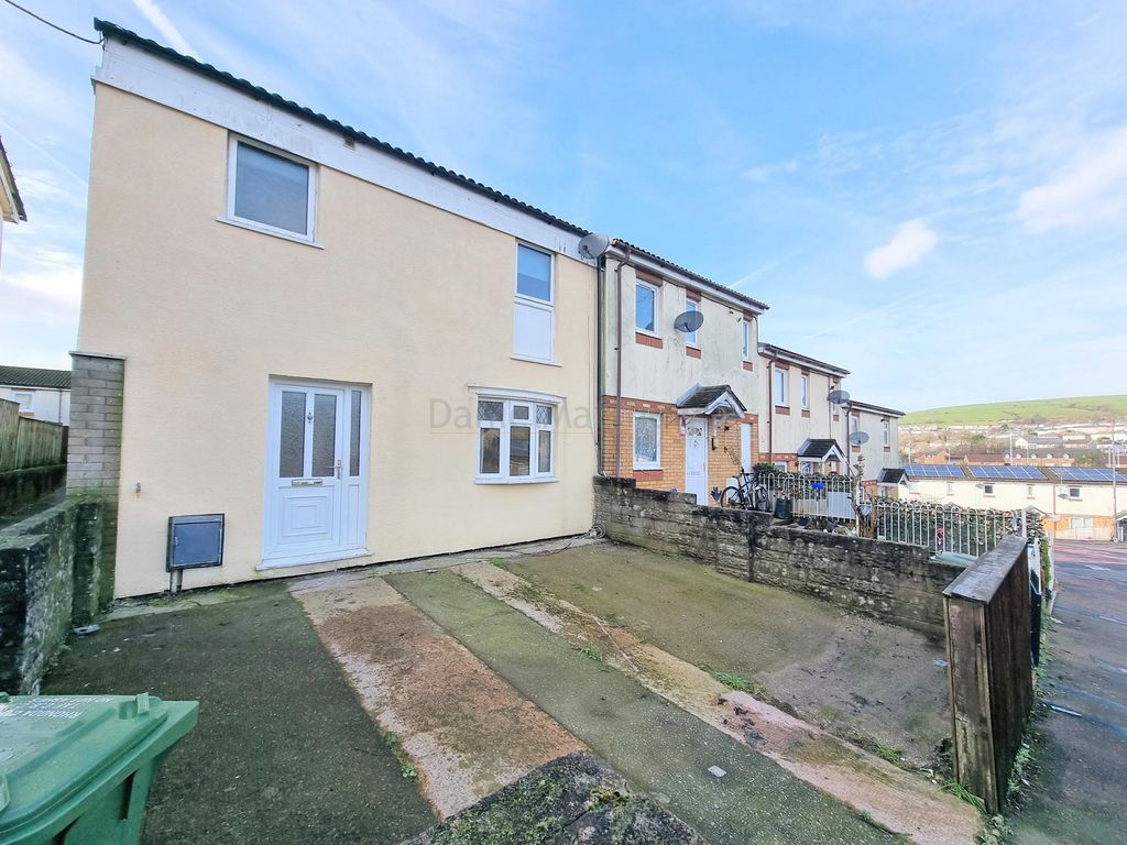 3 bed semidetached house for sale in Park View, Llanharan, Pontyclun