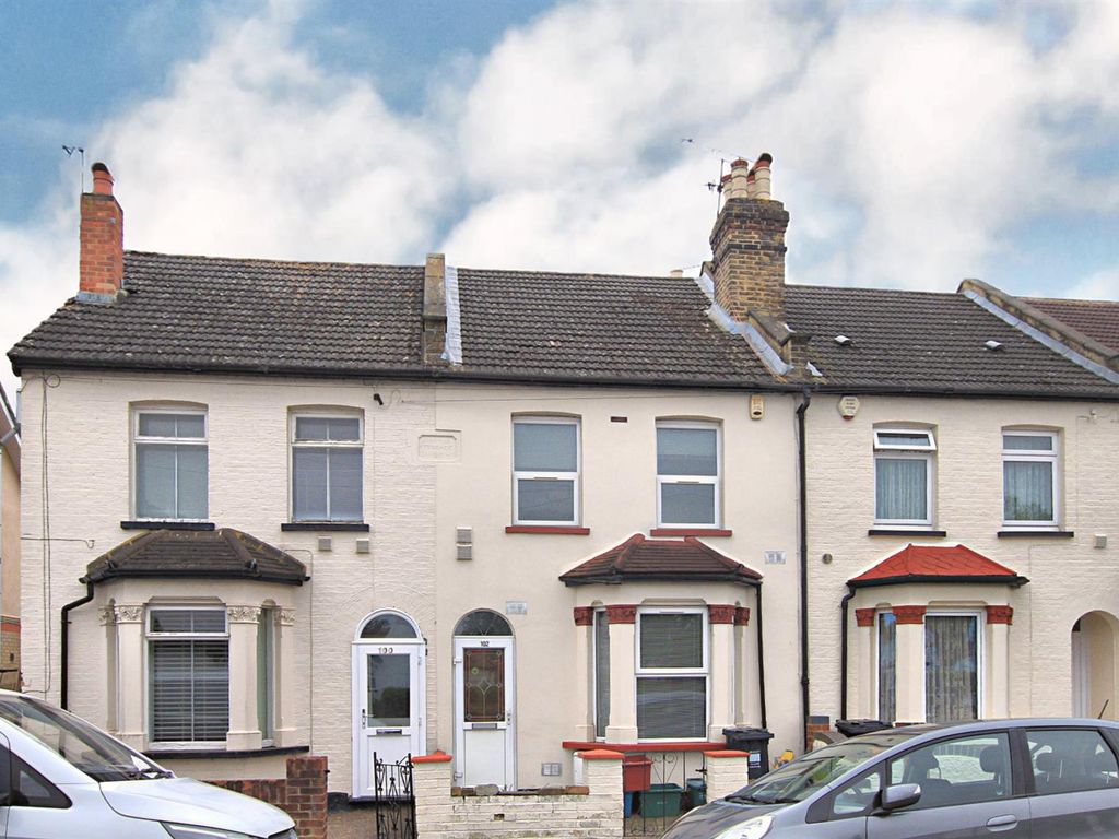 3 bed terraced house for sale in Cambridge Road, Hounslow TW4, £425,000