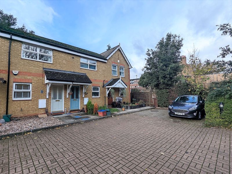 Busch Close, Isleworth TW7  