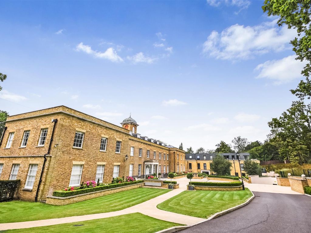 2 bed flat to rent in Brompton House, The Drive, Ickenham, Middlesex UB10, £2,850 pcm Zoopla