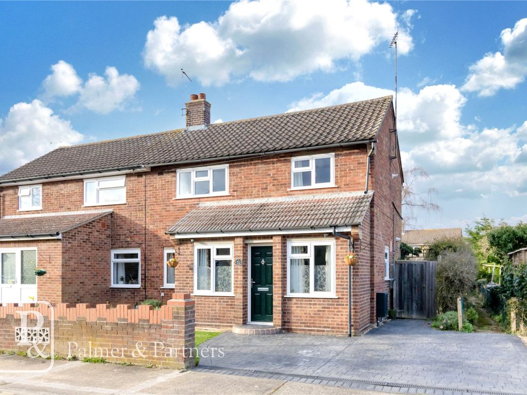 3 bed semi-detached house for sale in Finchingfield Way, Colchester