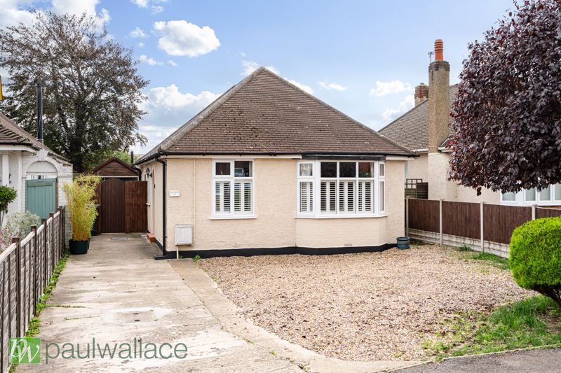 3 bed detached bungalow for sale in Salisbury Road, Hoddesdon EN11, £