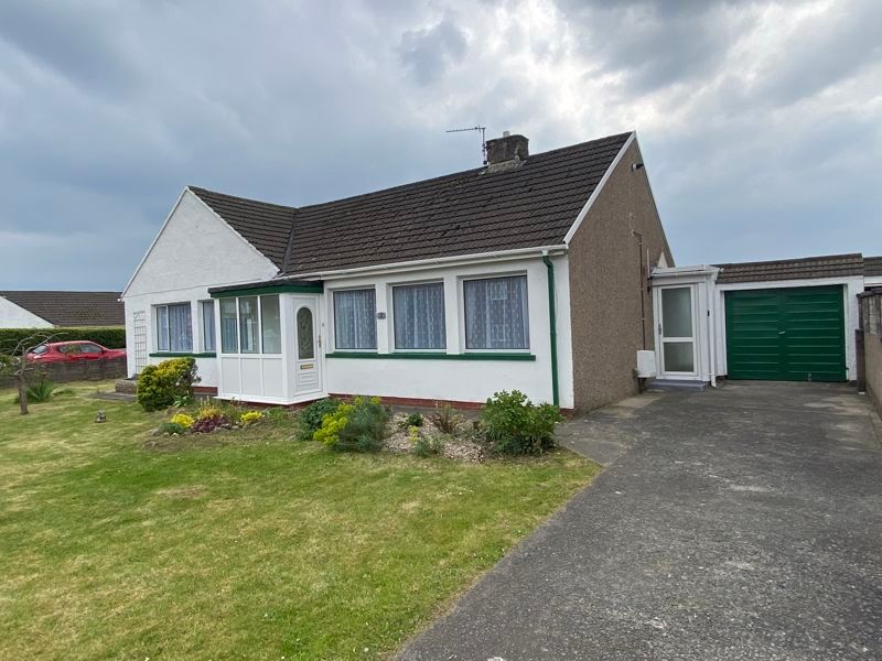 2 bed semidetached bungalow to rent in Merlin Crescent, Cefn Glas
