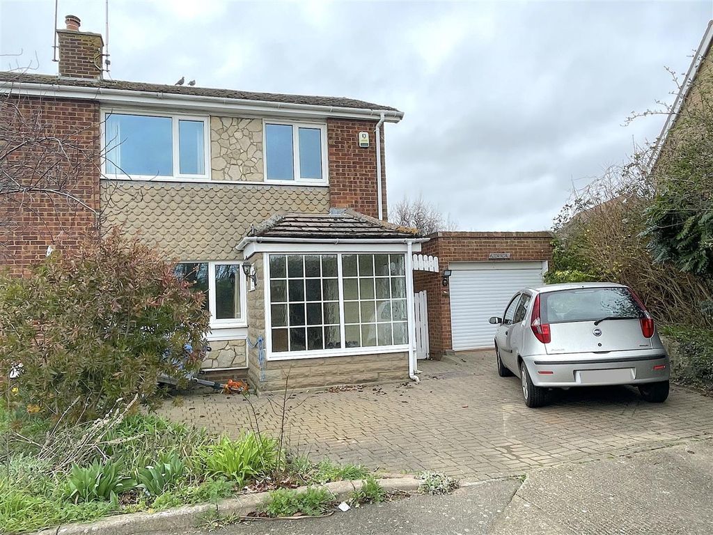 3 bed semidetached house for sale in Churchill Way, Faversham ME13 Zoopla