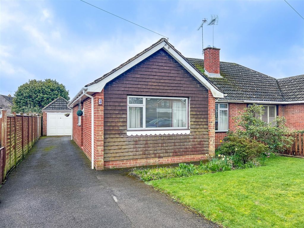 3 bed semidetached bungalow for sale in Dudleston Heath Drive