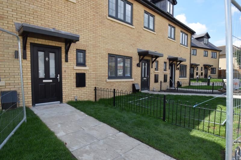 4 bed terraced house to rent in Hart Road, Thundersley, Essex SS7 Zoopla