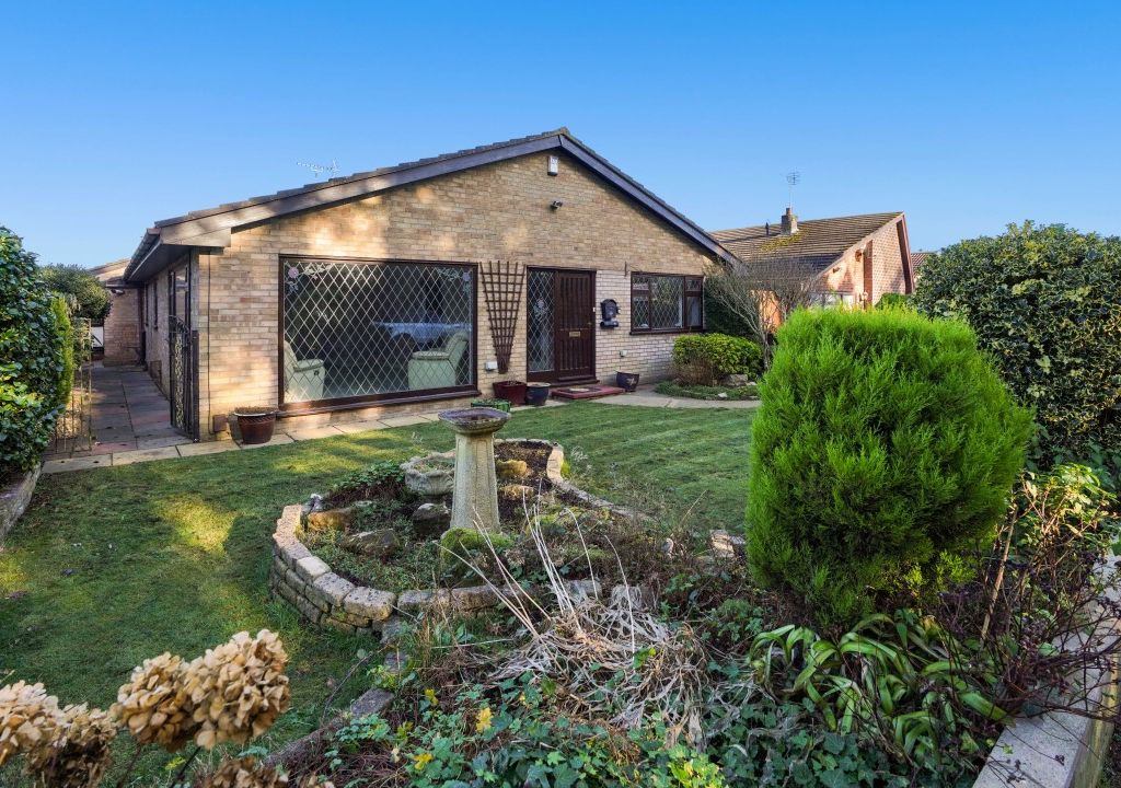 4 bed detached bungalow for sale in Links Road, Gorleston, Great