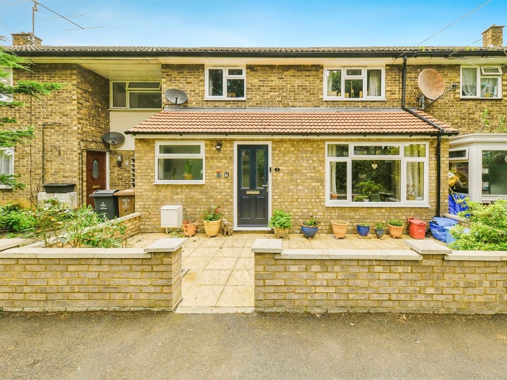 3 bed terraced house for sale in Elder Way, Stevenage SG1, £350,000