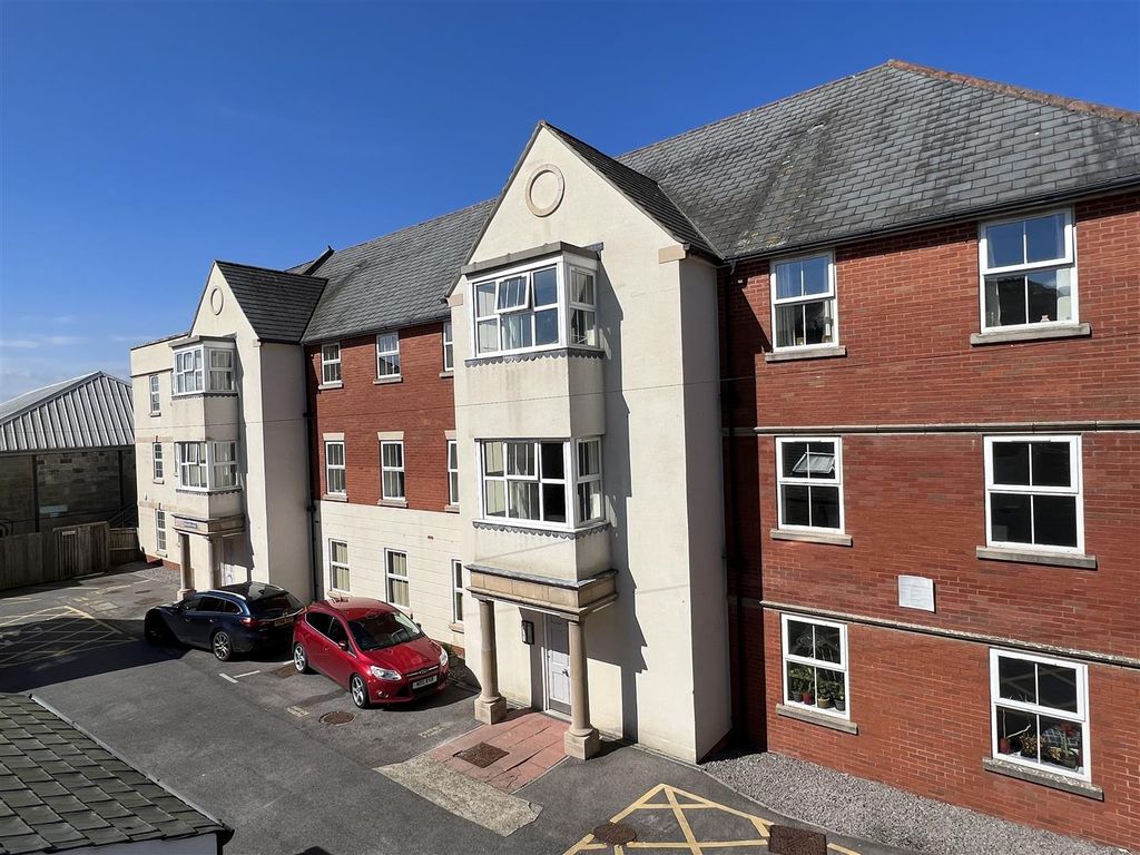 2 bed flat to rent in West Street, Axminster EX13 Zoopla