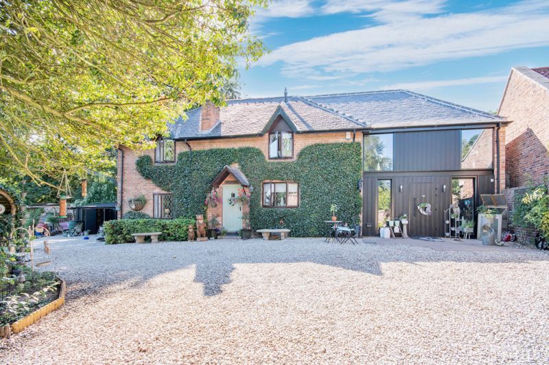 3 bed detached house for sale in Beckingham Road, Walkeringham