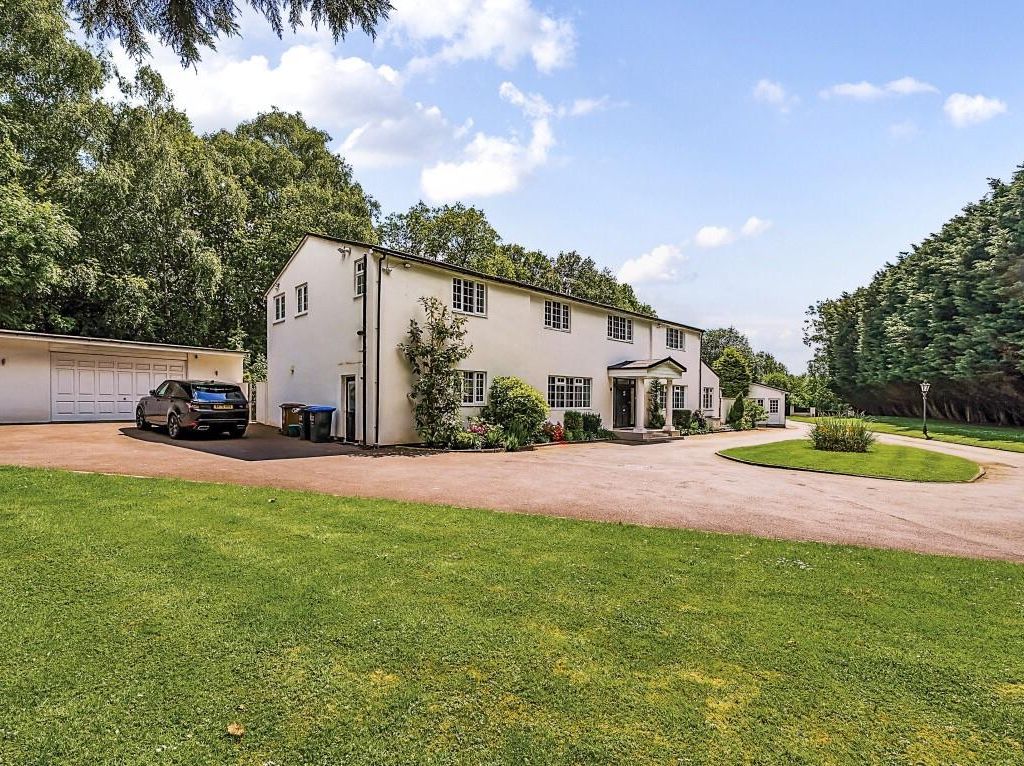 5 bed detached house for sale in Dixons Hill Close, North Mymms