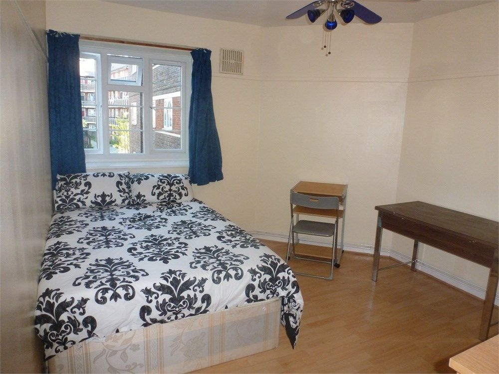 Room to rent in Greenland House, Stepney / Mile End, London E1, £910