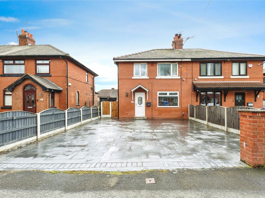 3 bed semidetached house for sale in Boyds Walk, Dukinfield, Cheshire