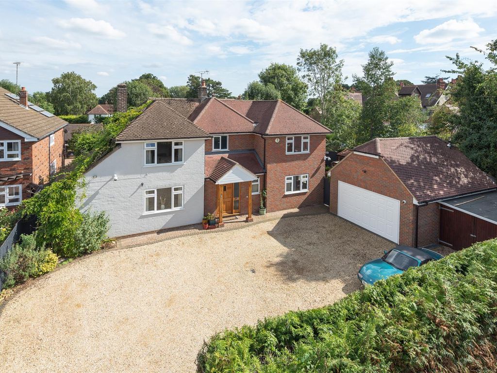 5 bed detached house for sale in Golden Riddy, Leighton Buzzard LU7