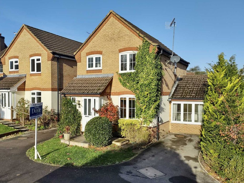 Betjamen Way, Gadebridge HP1  