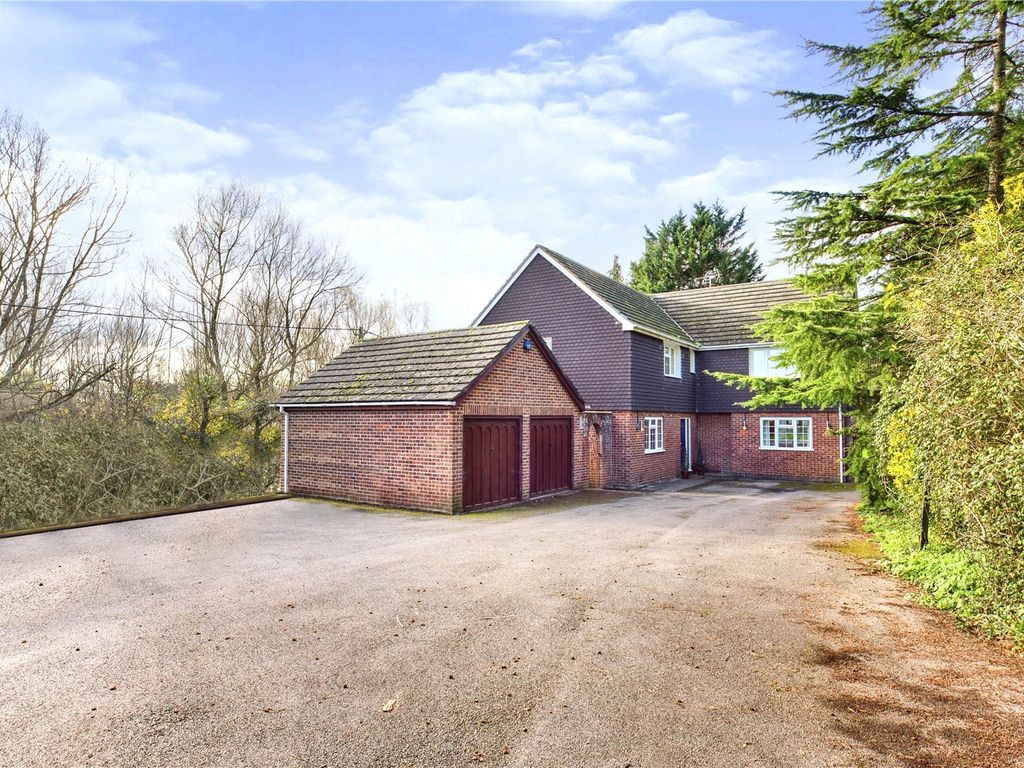 5 bed detached house for sale in Bath Road, Woolhampton, Reading
