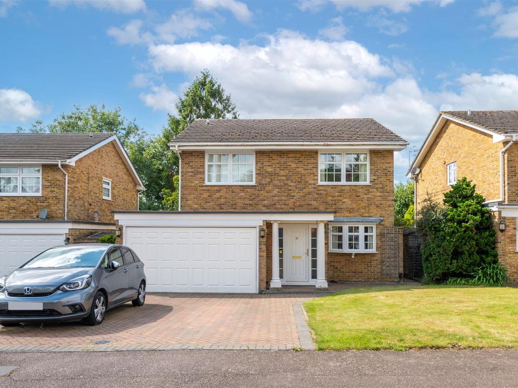 4 bed detached house for sale in Beehive Way, Reigate RH2, £850,000