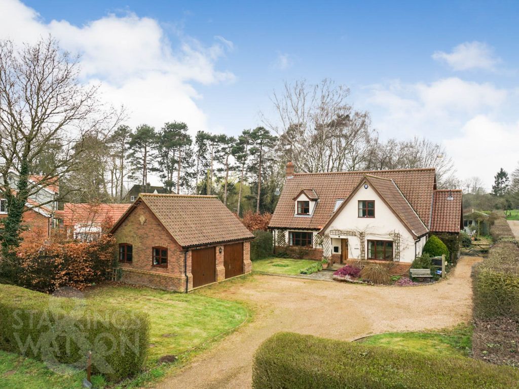 4 bed detached house for sale in Suton Street, Suton, Wymondham NR18, £