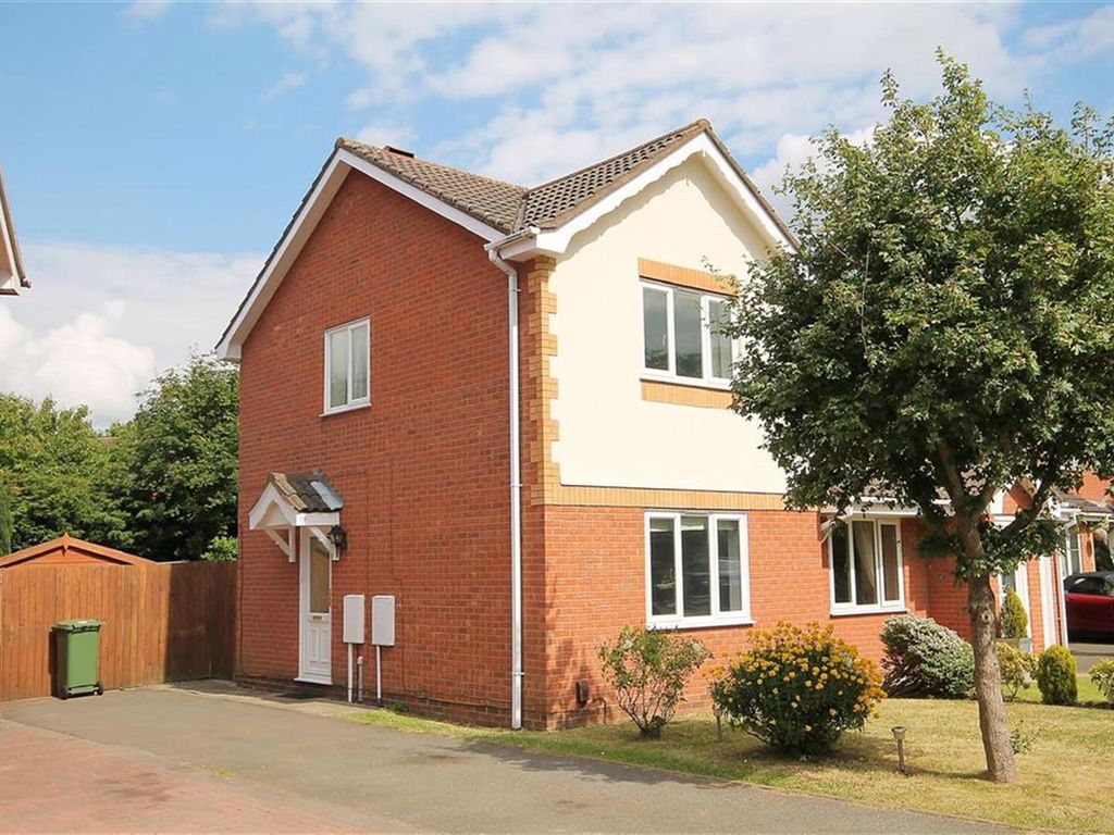 2 bed semidetached house to rent in Surrey Drive, Tamworth