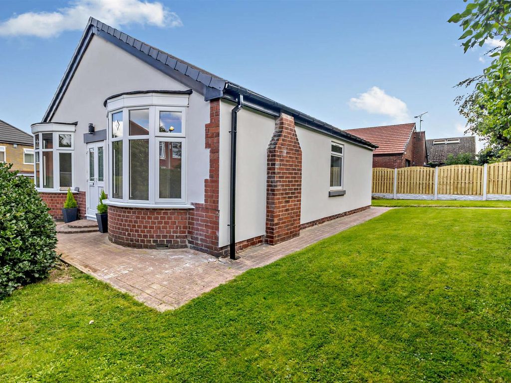 3 bed detached bungalow for sale in Broom Riddings, Greasbrough