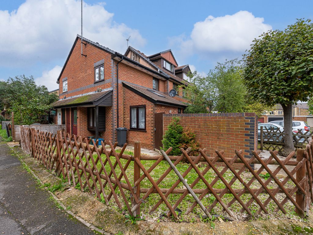 Weavers Close, Isleworth, Greater London TW7  