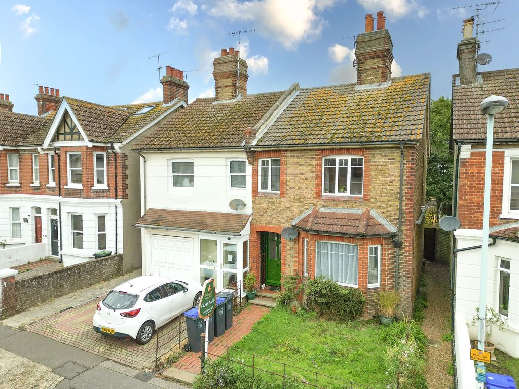 2 bed flat for sale in 6A Canterbury Road, Worthing BN13, £240,000 Zoopla
