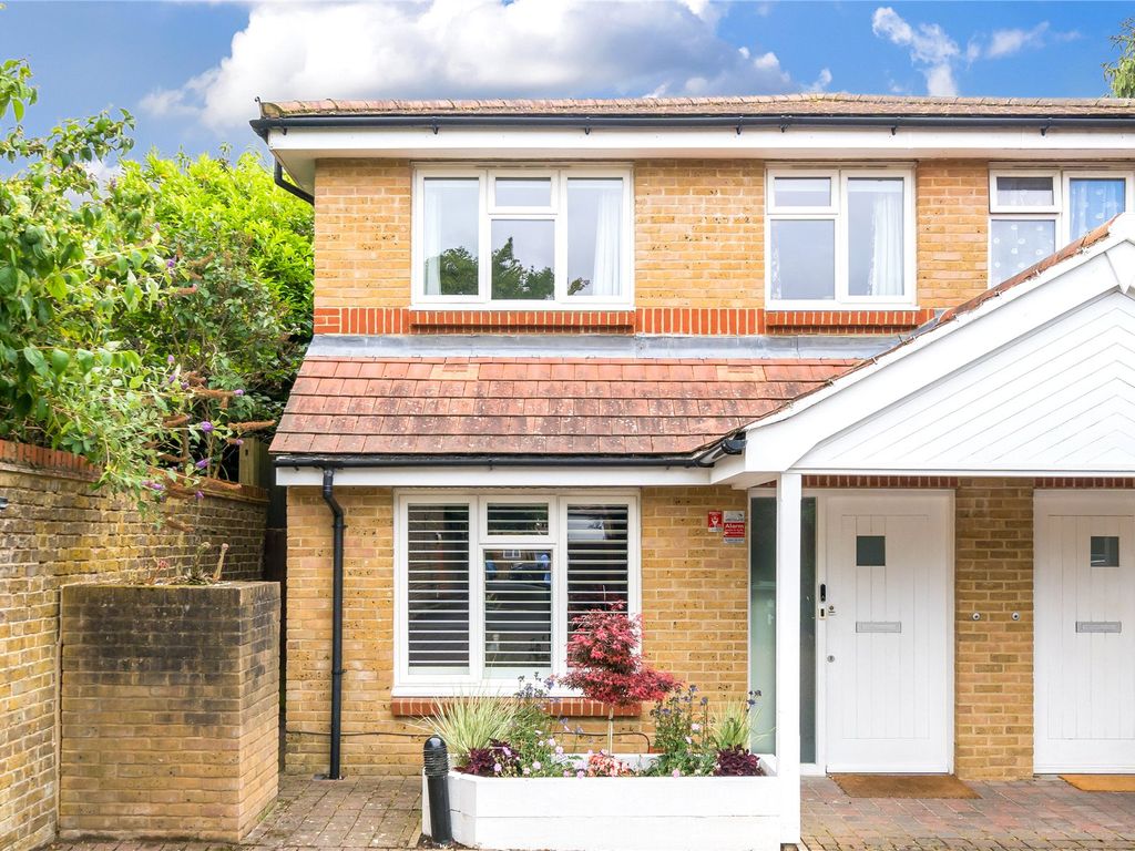 3 bed semidetached house for sale in Inglewood Mews, Egmont Road