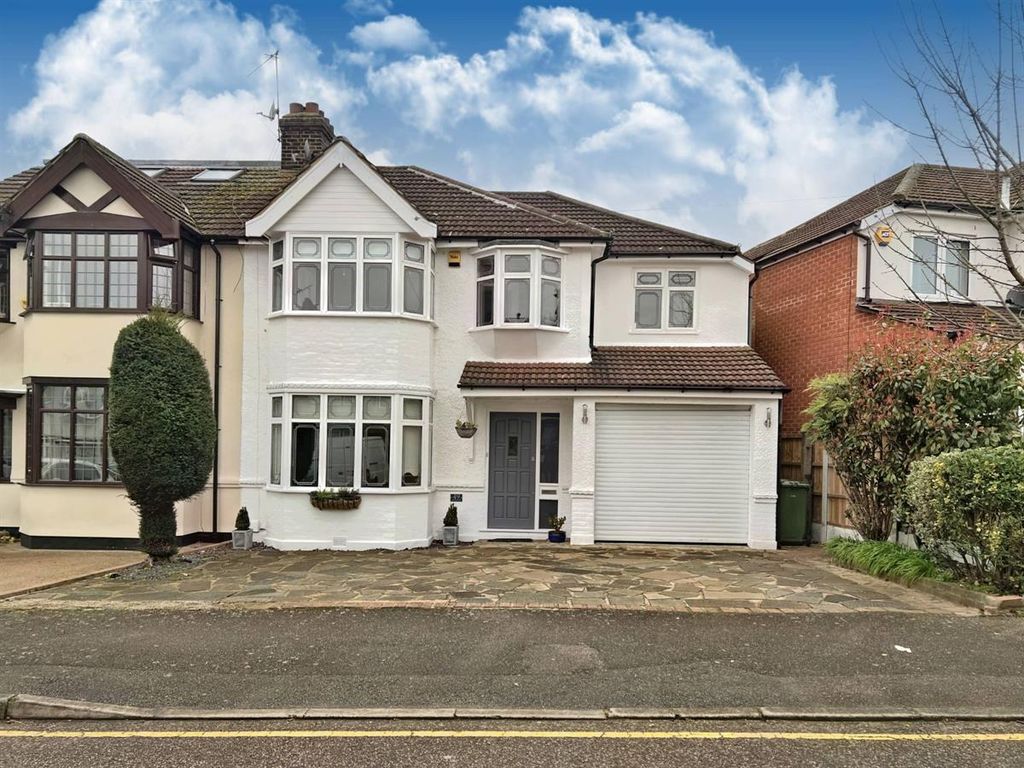 5 bed semidetached house to rent in Park End Road, Romford RM1 Zoopla
