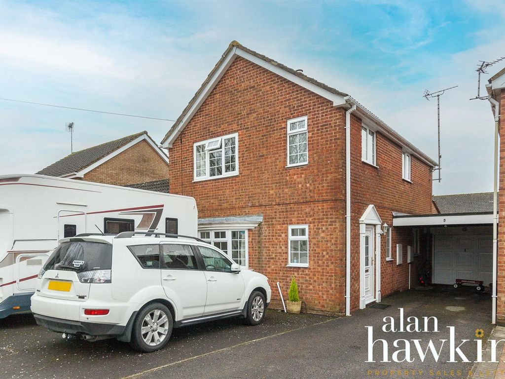 3 bed linkdetached house for sale in Kingsley Avenue, Royal Wootton Bassett, Swindon SN4, £