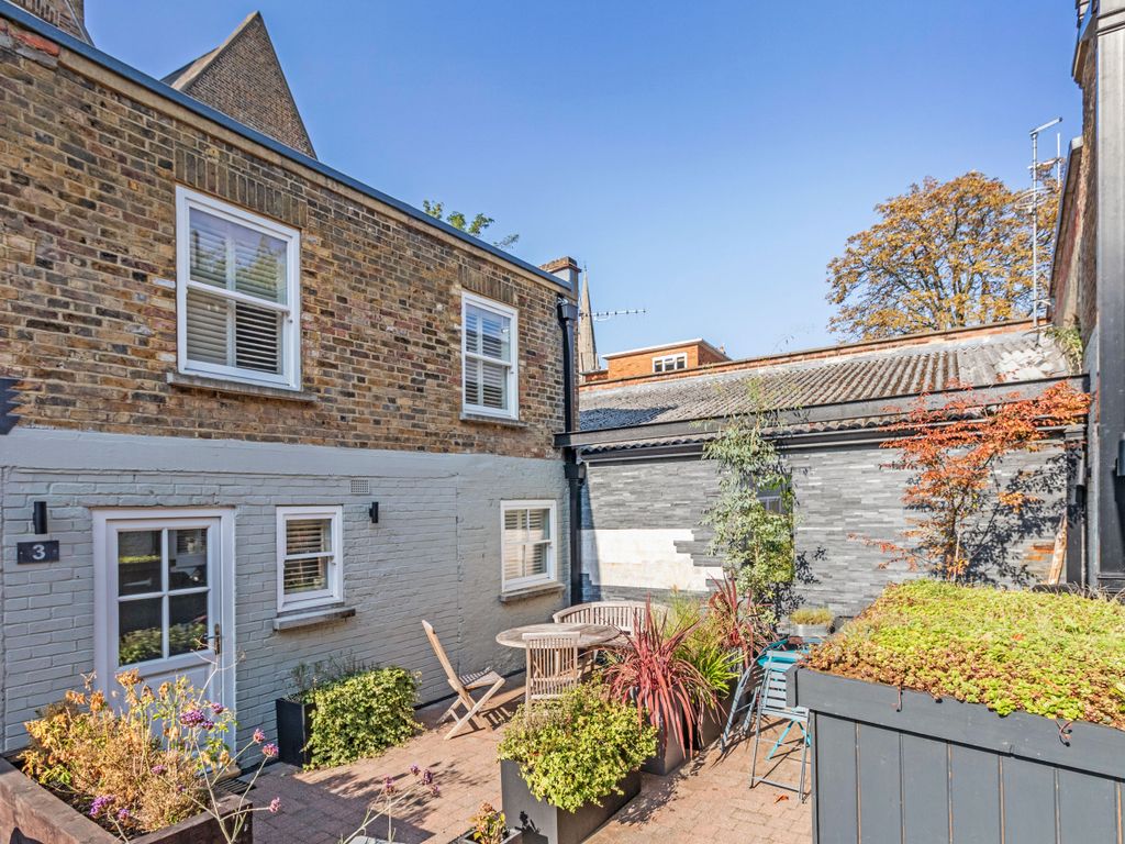 3 bed mews house for sale in Foxton Mews, Richmond TW10 Zoopla
