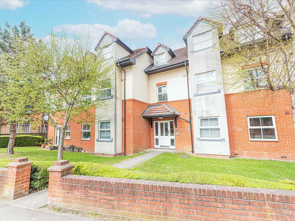 2 bed flat for sale in Pinewood Avenue, Crowthorne RG45 Zoopla