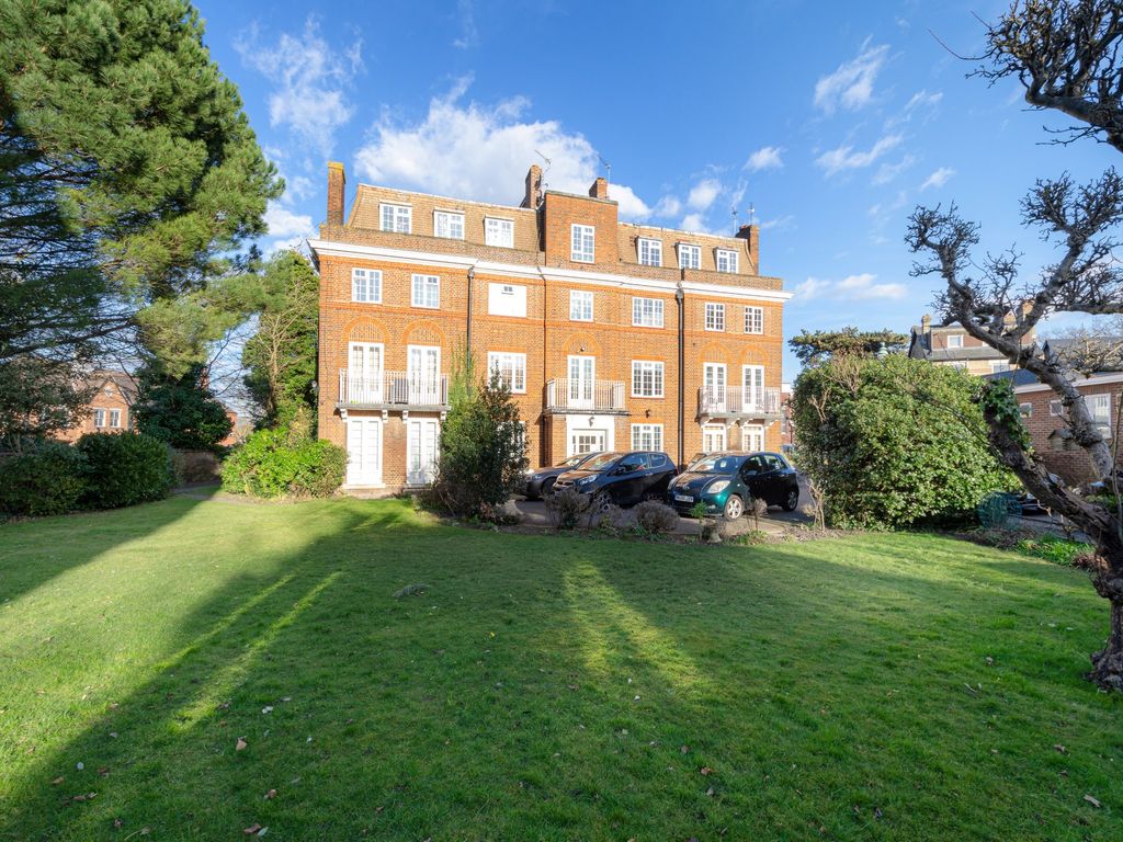 Hollington Court, High Street, Chislehurst BR7  