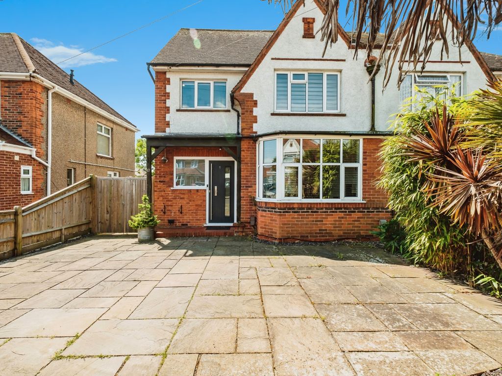 3 bed semidetached house for sale in Haynes Road, Worthing BN14, £