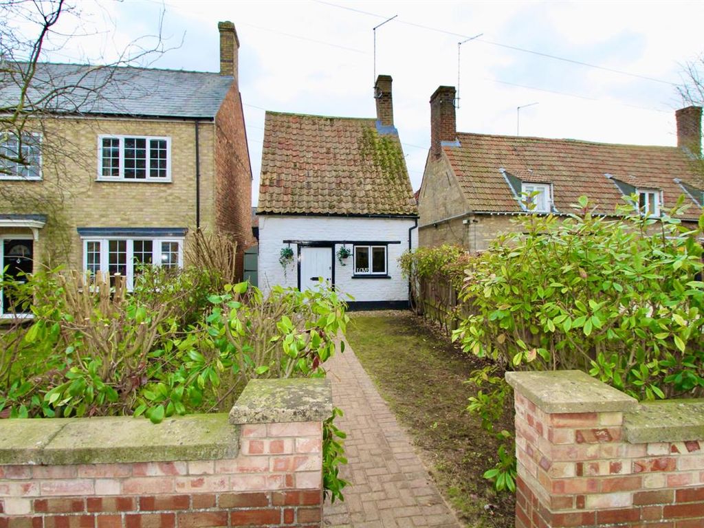 2 bed detached house to rent in Church Street, Werrington, Peterborough
