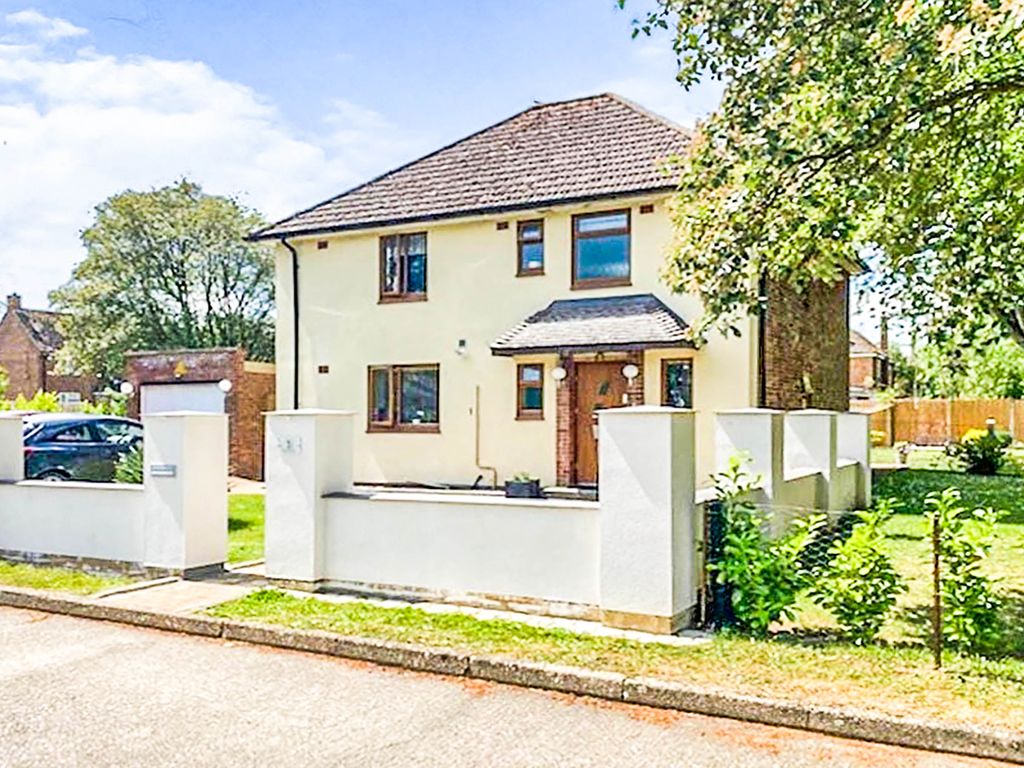 3 bed detached house for sale in Dowding Road, Watton, Thetford IP25, £