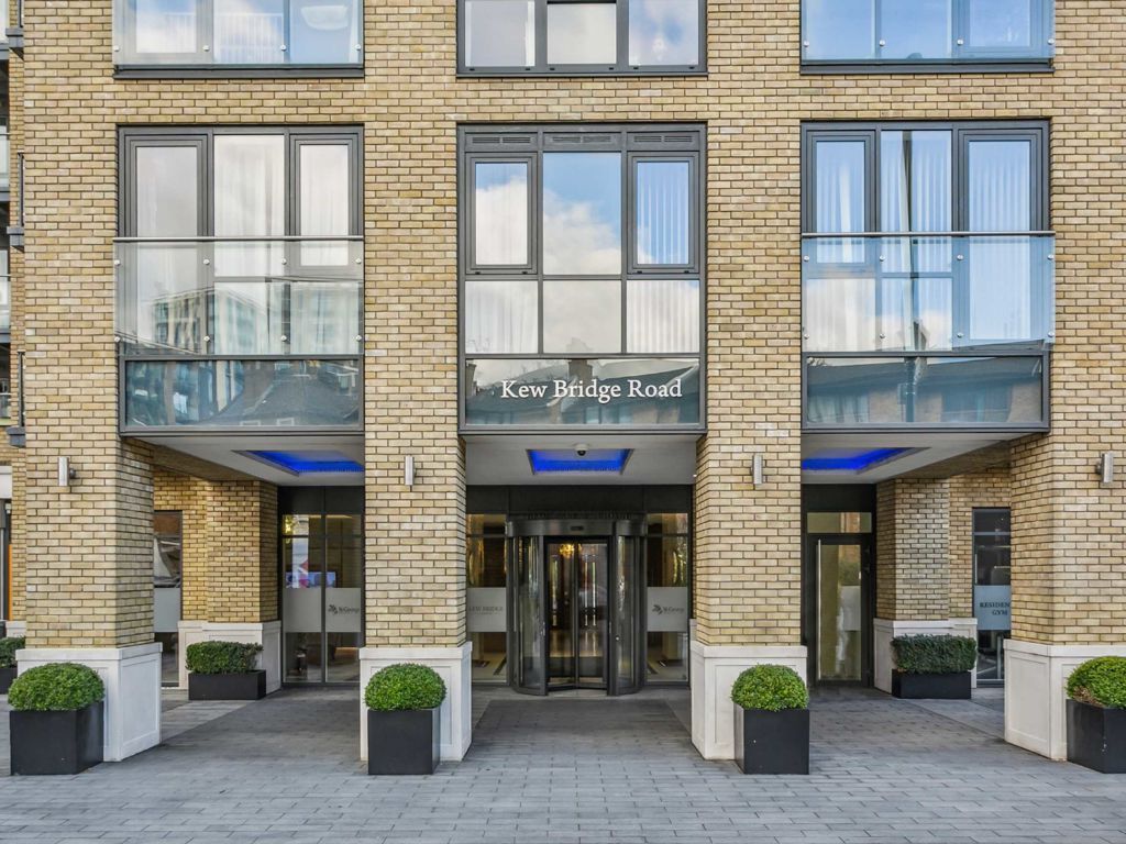 3 bed flat for sale in Kew Bridge Road, Brentford TW8, £1,295,000 Zoopla