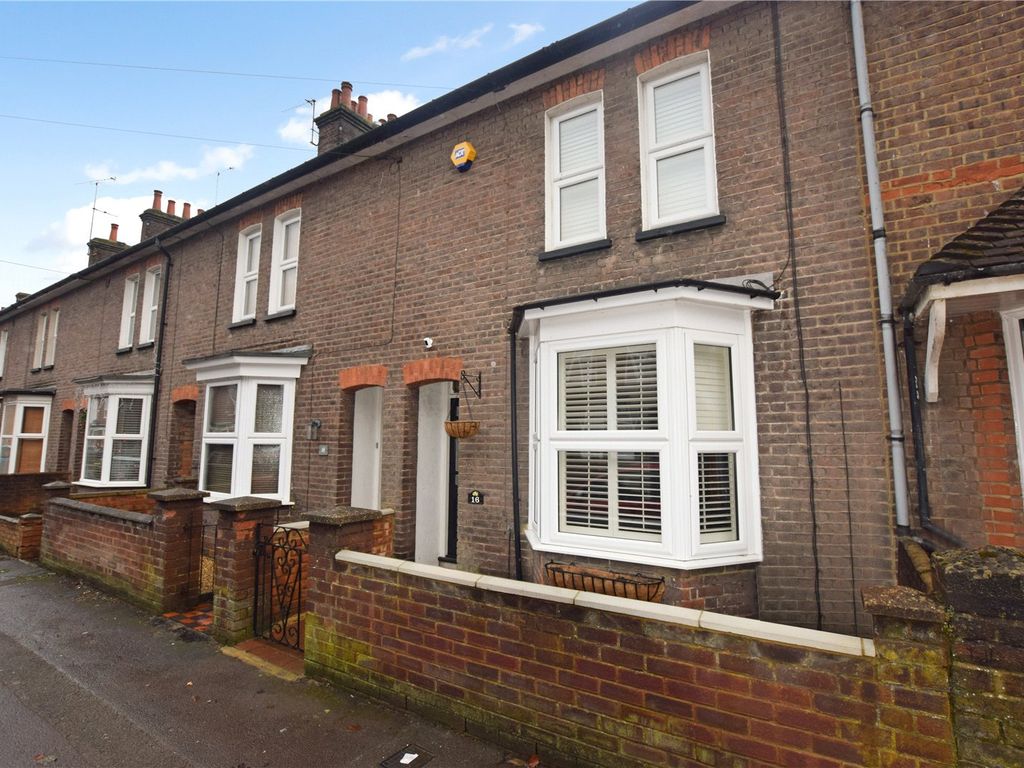 3 bed terraced house for sale in Street, Dunstable, Bedfordshire