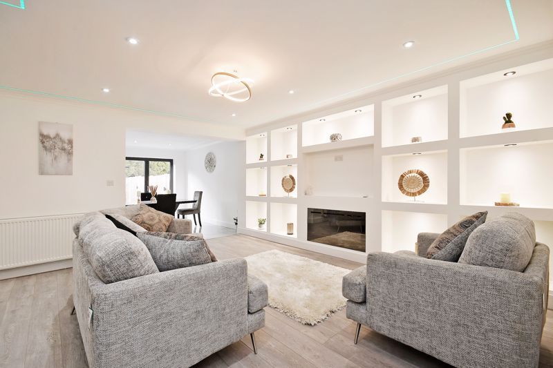 4 bed linkdetached house for sale in Chapel Road, Chapeltown