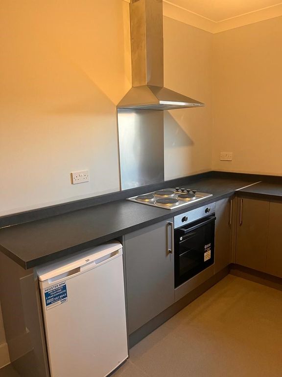 Room to rent in London Road, Wembley HA9, £900 pcm Zoopla