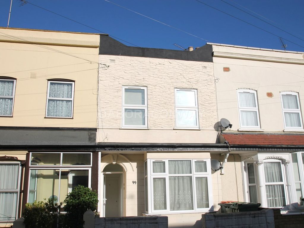 1 bed flat to rent in Godwin Road, Forest Gate E7, £1,300 pcm Zoopla