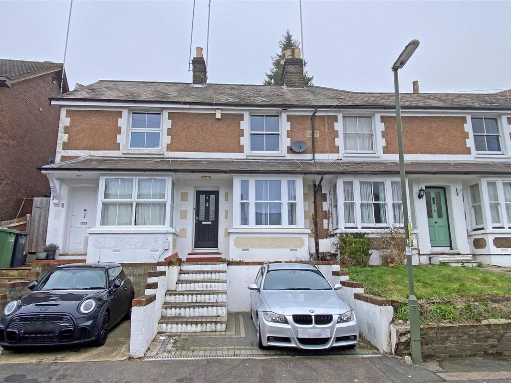 2 bed terraced house for sale in Garlands Road, Redhill RH1 Zoopla