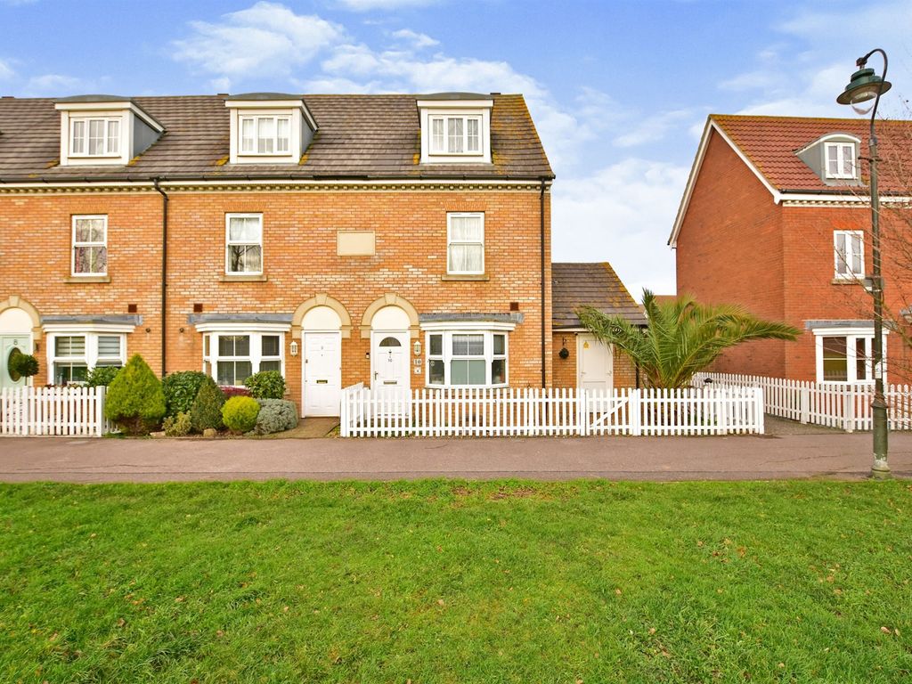 3 bed town house for sale in Dunlin Walk, Iwade, Sittingbourne ME9 Zoopla