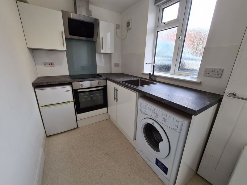 1 bed flat to rent in Holbrook Avenue, Rugby CV21, £650 pcm Zoopla