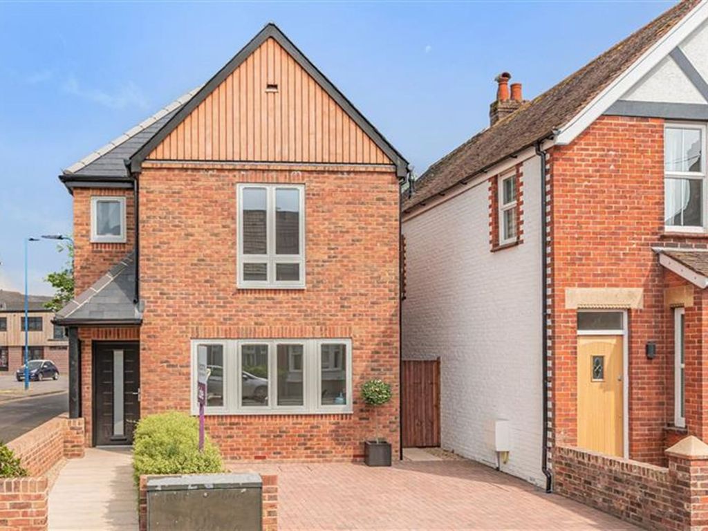 3 bed detached house for sale in Charles Street, Petersfield GU32, £700,000 Zoopla