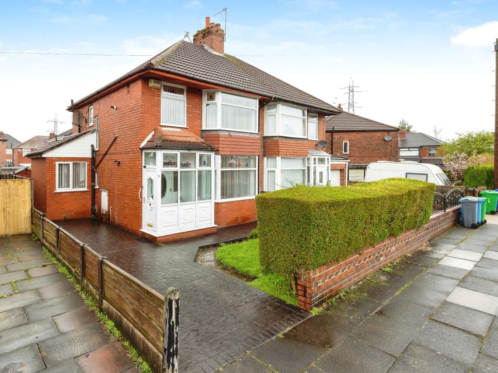 3 bed semidetached house for sale in Kirkway, Manchester M9, £240,000